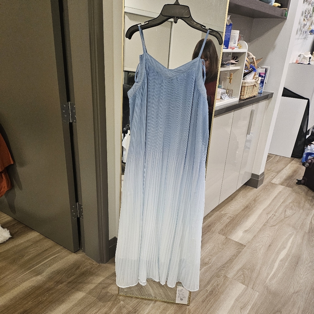 NWT Gradient V-Neck Spaghetti Strap Midi Dress - Picture 4 of 6